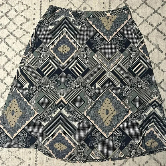 Cato Dresses & Skirts - Cato Maxi Skirt Flowing Great Condition Size 26/28W